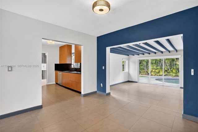 425 NE 114th St, Miami, FL 33161