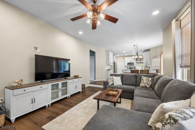 208 Yvonne Way, Greenwich Twp., NJ 08886