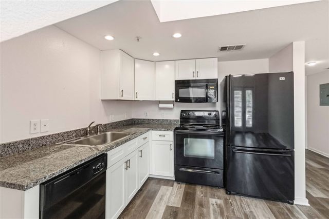 5111 Manett Street 207, Dallas, TX 75206