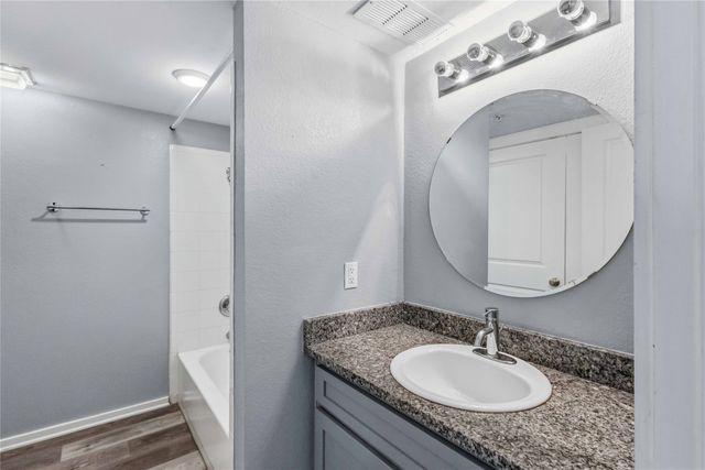 5111 Manett Street 207, Dallas, TX 75206