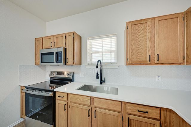 407 Bent Wood DR, Leander, TX 78641