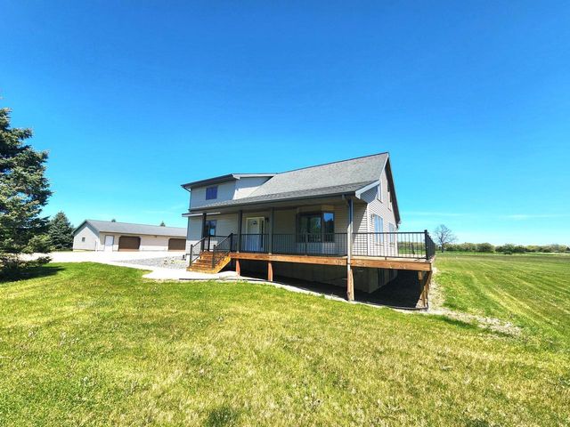N6526 State Road 22, Pardeeville, WI 53954