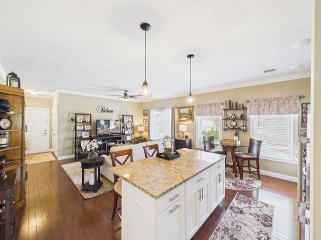 1429 Main Street 5E, Walpole, MA 02081