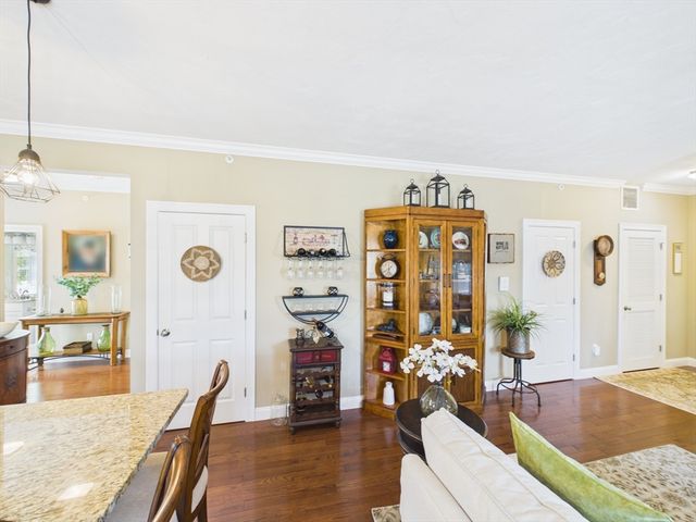 1429 Main Street 5E, Walpole, MA 02081