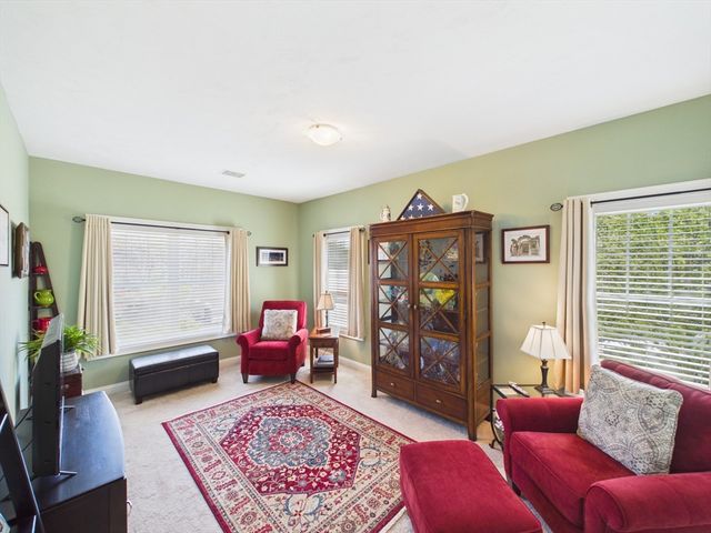 1429 Main Street 5E, Walpole, MA 02081