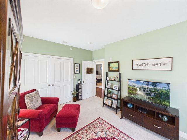 1429 Main Street 5E, Walpole, MA 02081