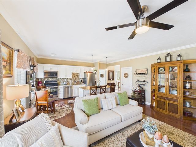 1429 Main Street 5E, Walpole, MA 02081