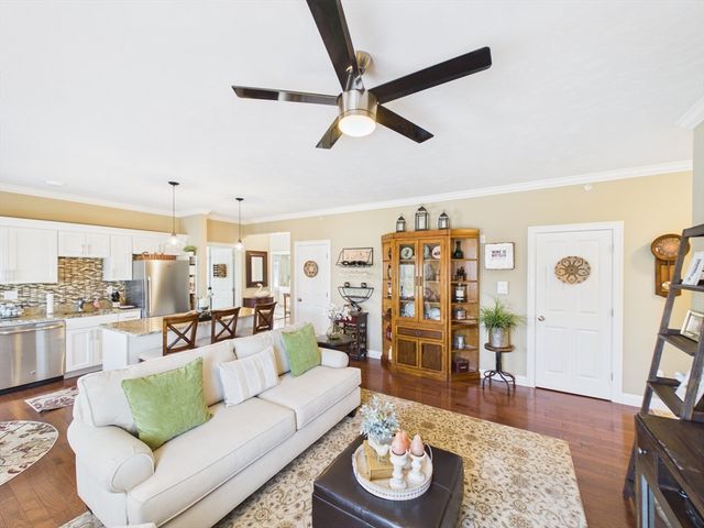 1429 Main Street 5E, Walpole, MA 02081