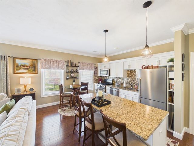 1429 Main Street 5E, Walpole, MA 02081