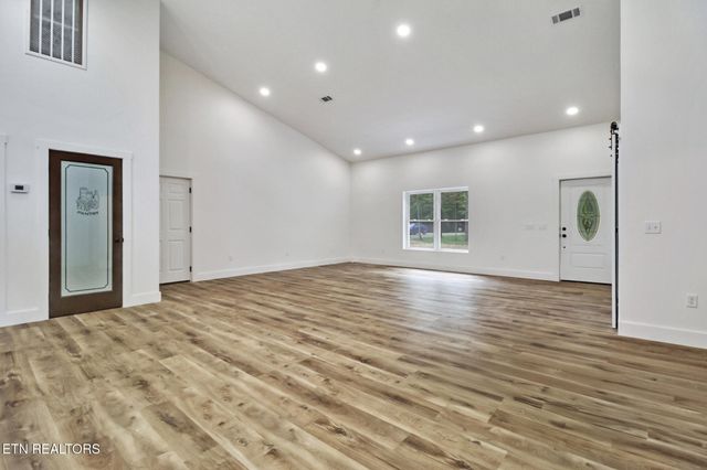 2662 Cumberland Lakes Drive, Monterey, TN 38574