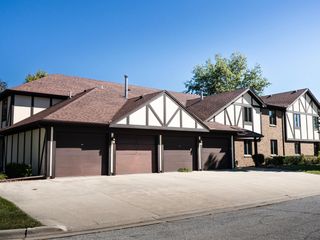 406 Carol Court B2, Pontiac, IL 61764