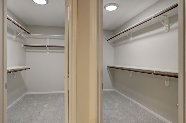 10 Heathstone Place, The Woodlands, TX 77381