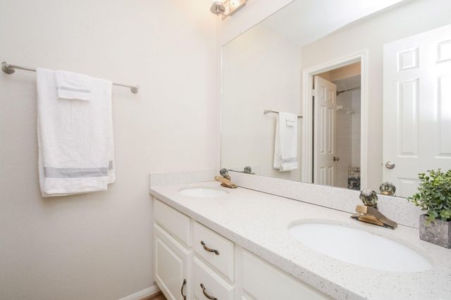 10 Heathstone Place, The Woodlands, TX 77381