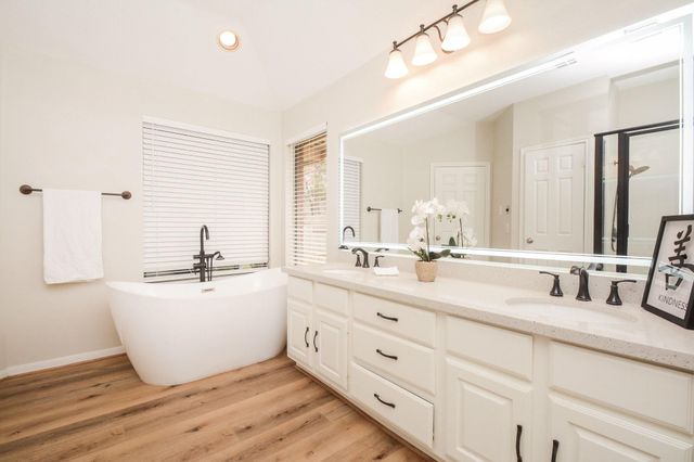 10 Heathstone Place, The Woodlands, TX 77381