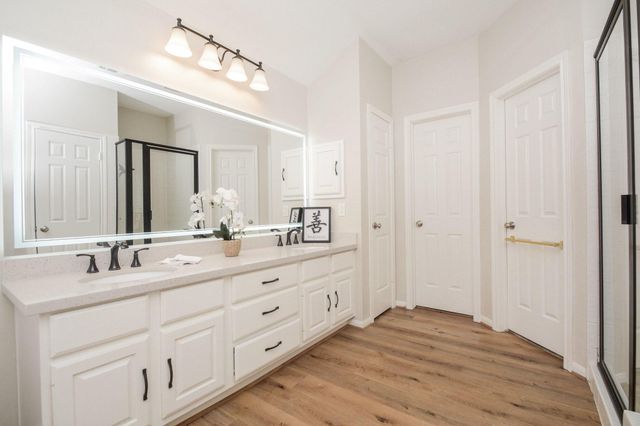 10 Heathstone Place, The Woodlands, TX 77381