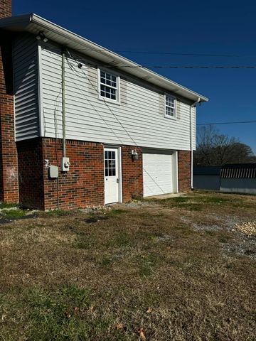 3021 Thompson Ln, Westmoreland, TN 37186