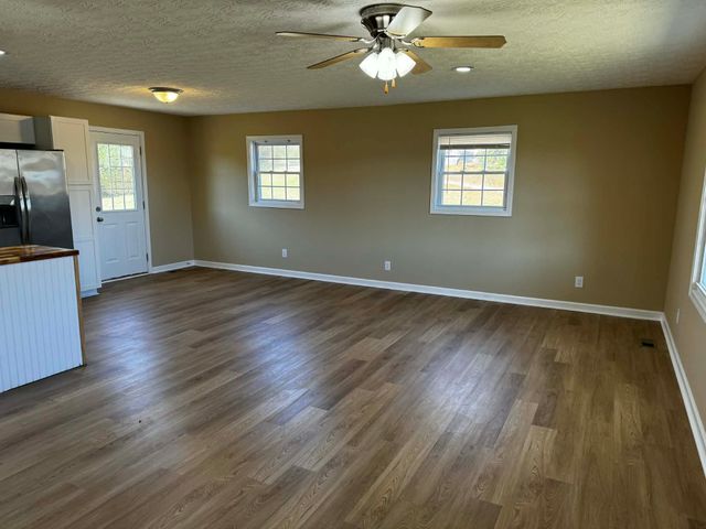 3021 Thompson Ln, Westmoreland, TN 37186