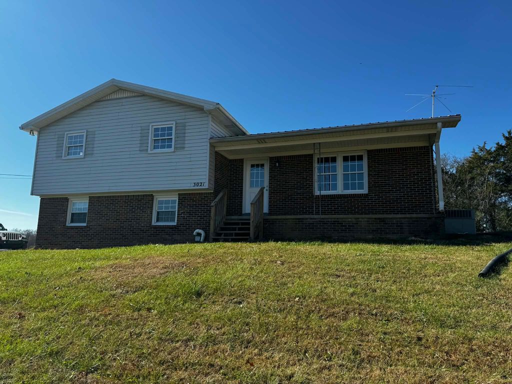 3021 Thompson Ln, Westmoreland, TN 37186