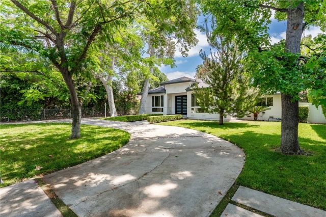 22904 Calvert Street, Woodland Hills, CA 91367