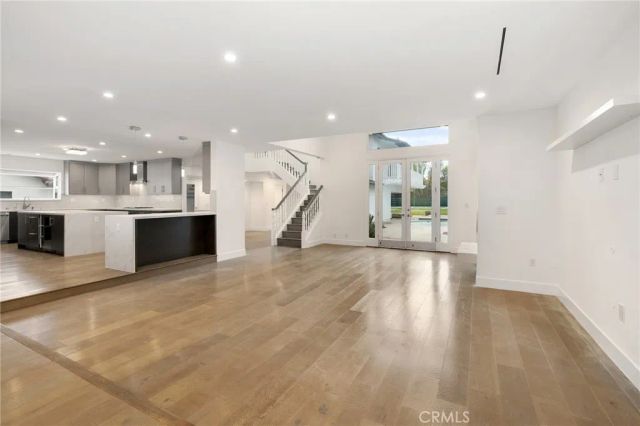22904 Calvert Street, Woodland Hills, CA 91367