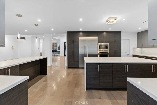 22904 Calvert Street, Woodland Hills, CA 91367