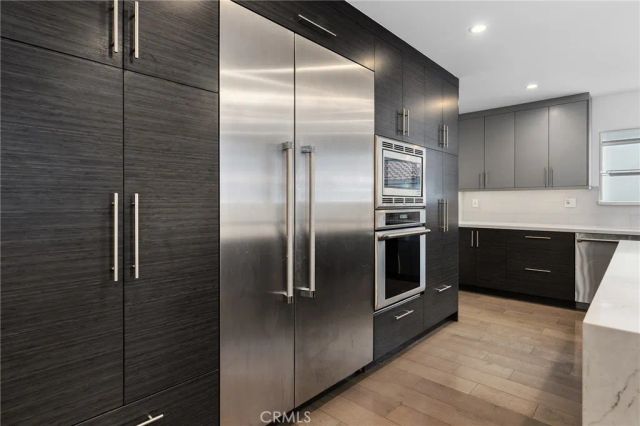 22904 Calvert Street, Woodland Hills, CA 91367