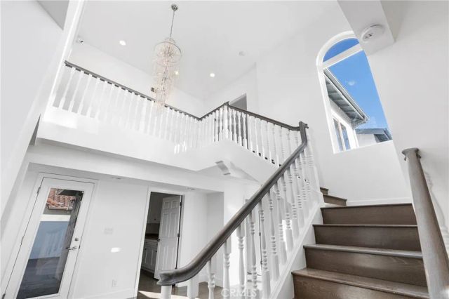 22904 Calvert Street, Woodland Hills, CA 91367