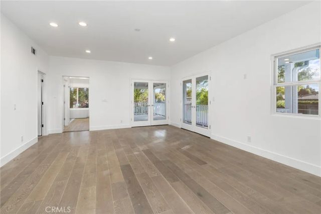 22904 Calvert Street, Woodland Hills, CA 91367