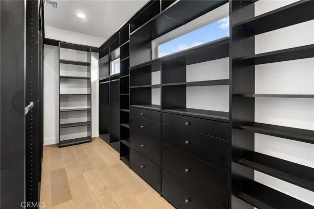 22904 Calvert Street, Woodland Hills, CA 91367