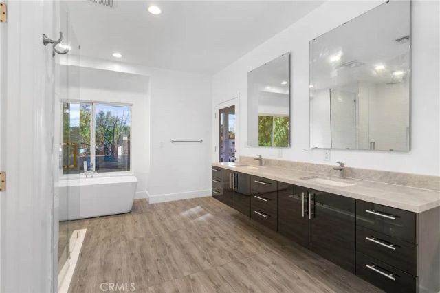 22904 Calvert Street, Woodland Hills, CA 91367