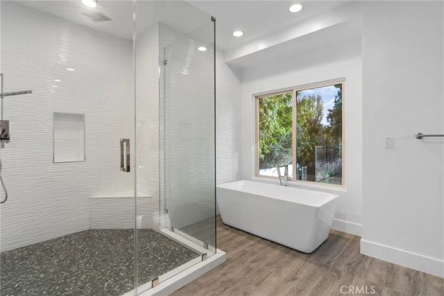 22904 Calvert Street, Woodland Hills, CA 91367
