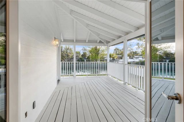 22904 Calvert Street, Woodland Hills, CA 91367