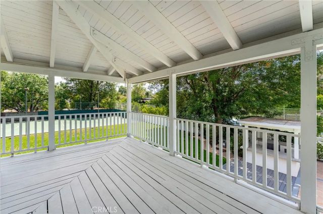 22904 Calvert Street, Woodland Hills, CA 91367