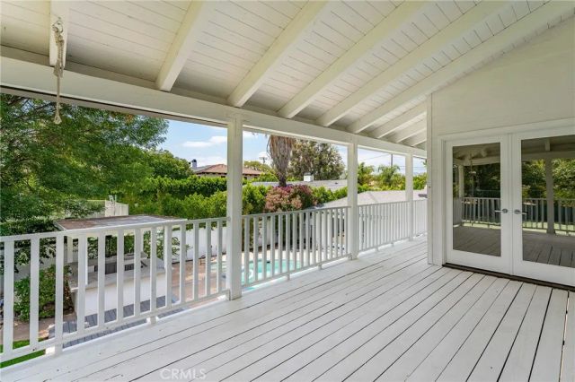 22904 Calvert Street, Woodland Hills, CA 91367