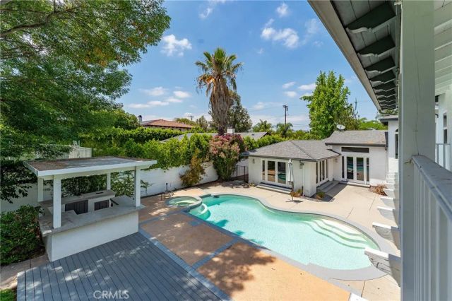 22904 Calvert Street, Woodland Hills, CA 91367