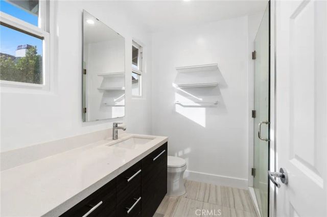 22904 Calvert Street, Woodland Hills, CA 91367