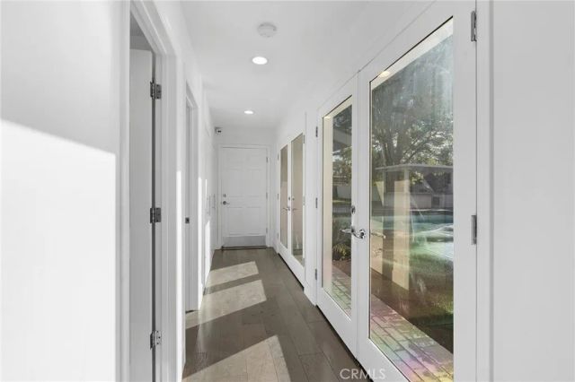 22904 Calvert Street, Woodland Hills, CA 91367