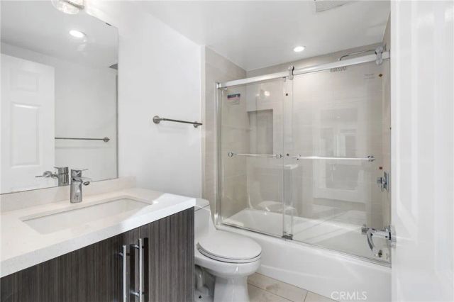 22904 Calvert Street, Woodland Hills, CA 91367