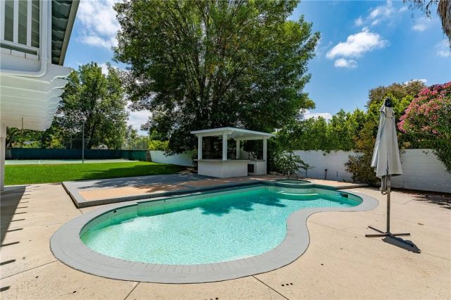 22904 Calvert Street, Woodland Hills, CA 91367