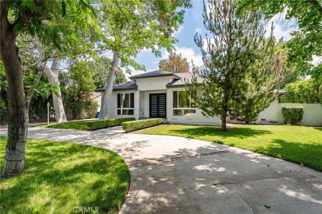 22904 Calvert Street, Woodland Hills, CA 91367
