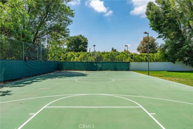 22904 Calvert Street, Woodland Hills, CA 91367
