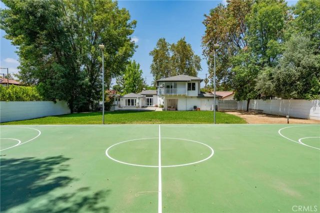 22904 Calvert Street, Woodland Hills, CA 91367