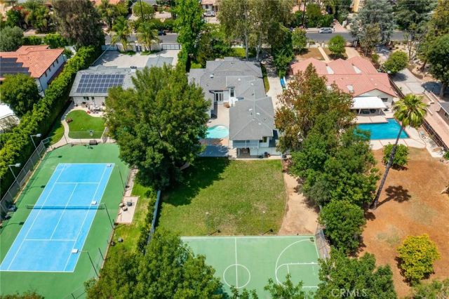 22904 Calvert Street, Woodland Hills, CA 91367