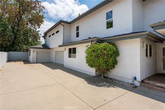 22904 Calvert Street, Woodland Hills, CA 91367