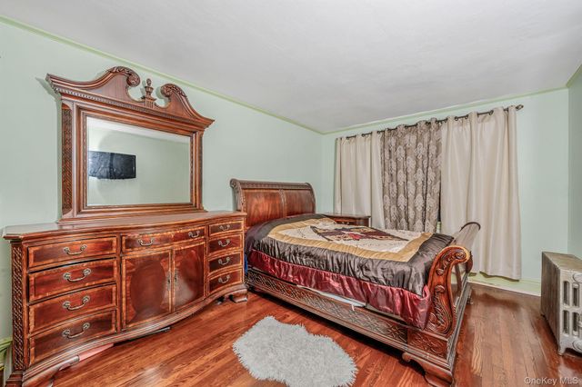 12 Edna Court, Valley Stream, NY 11580