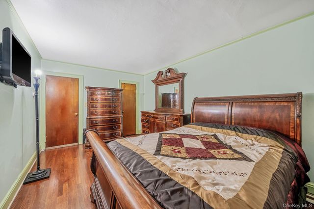 12 Edna Court, Valley Stream, NY 11580