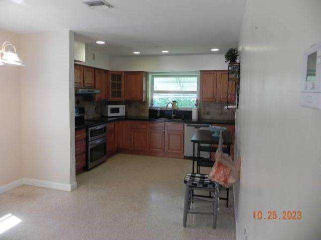 819 N Highland Drive, Hollywood, FL 33021