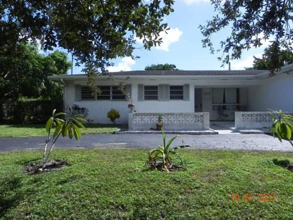 819 N Highland Drive, Hollywood, FL 33021