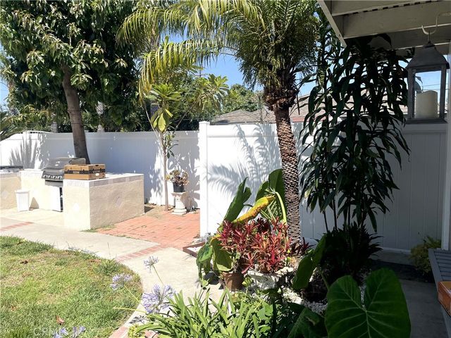 9488 Foster, Bellflower, CA 90706