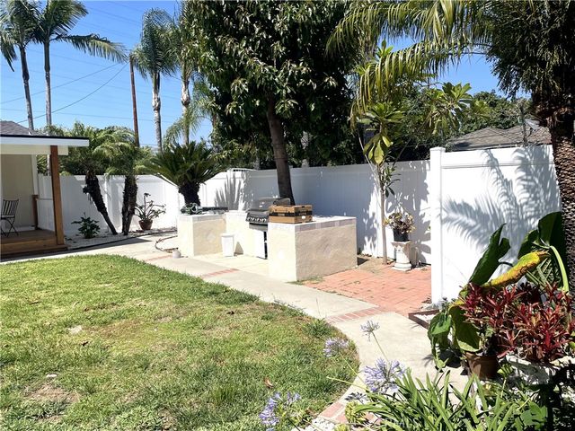 9488 Foster, Bellflower, CA 90706